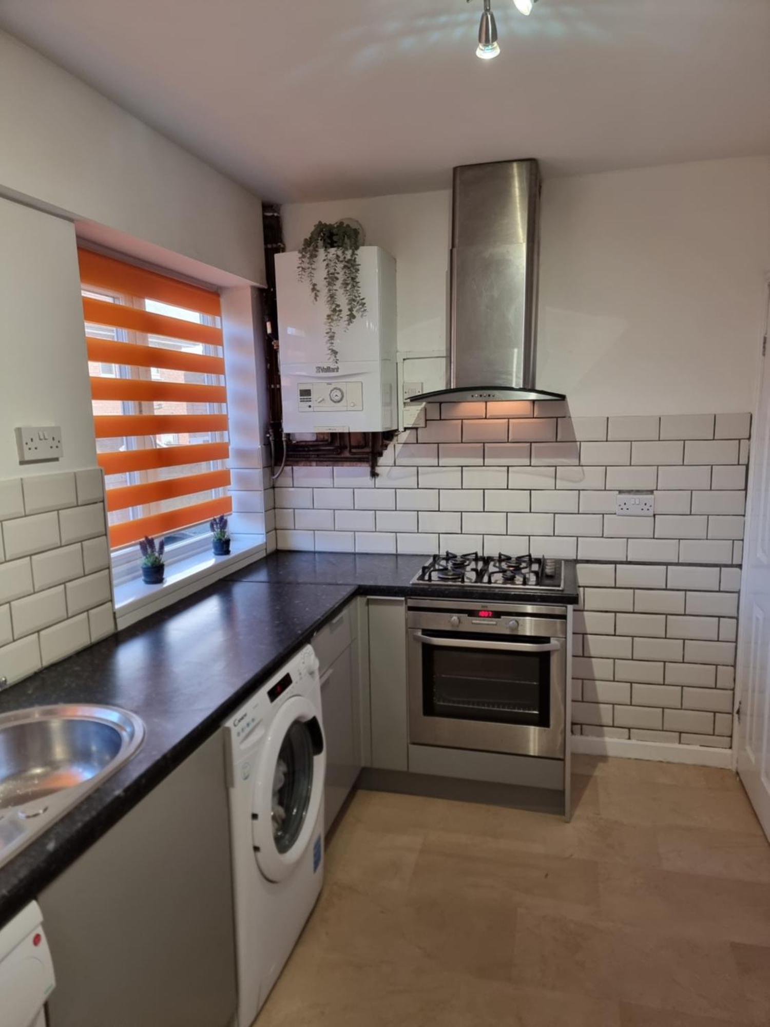 Dulverton House - 3 Bed House /sleeps 6+ Driveway+close To M1