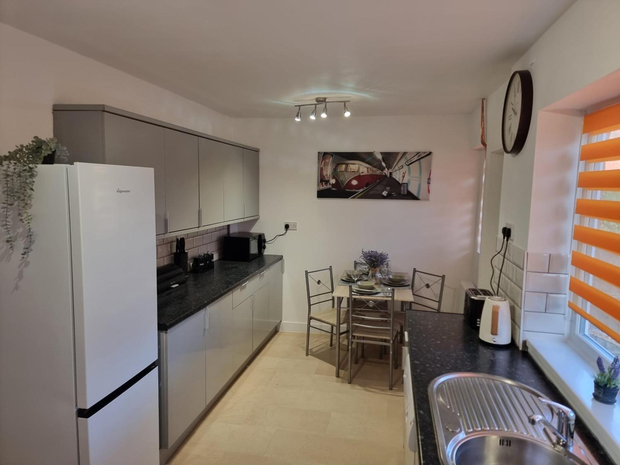 Dulverton House - 3 Bed House /sleeps 6+ Driveway+close To M1 Ferienhaus *
