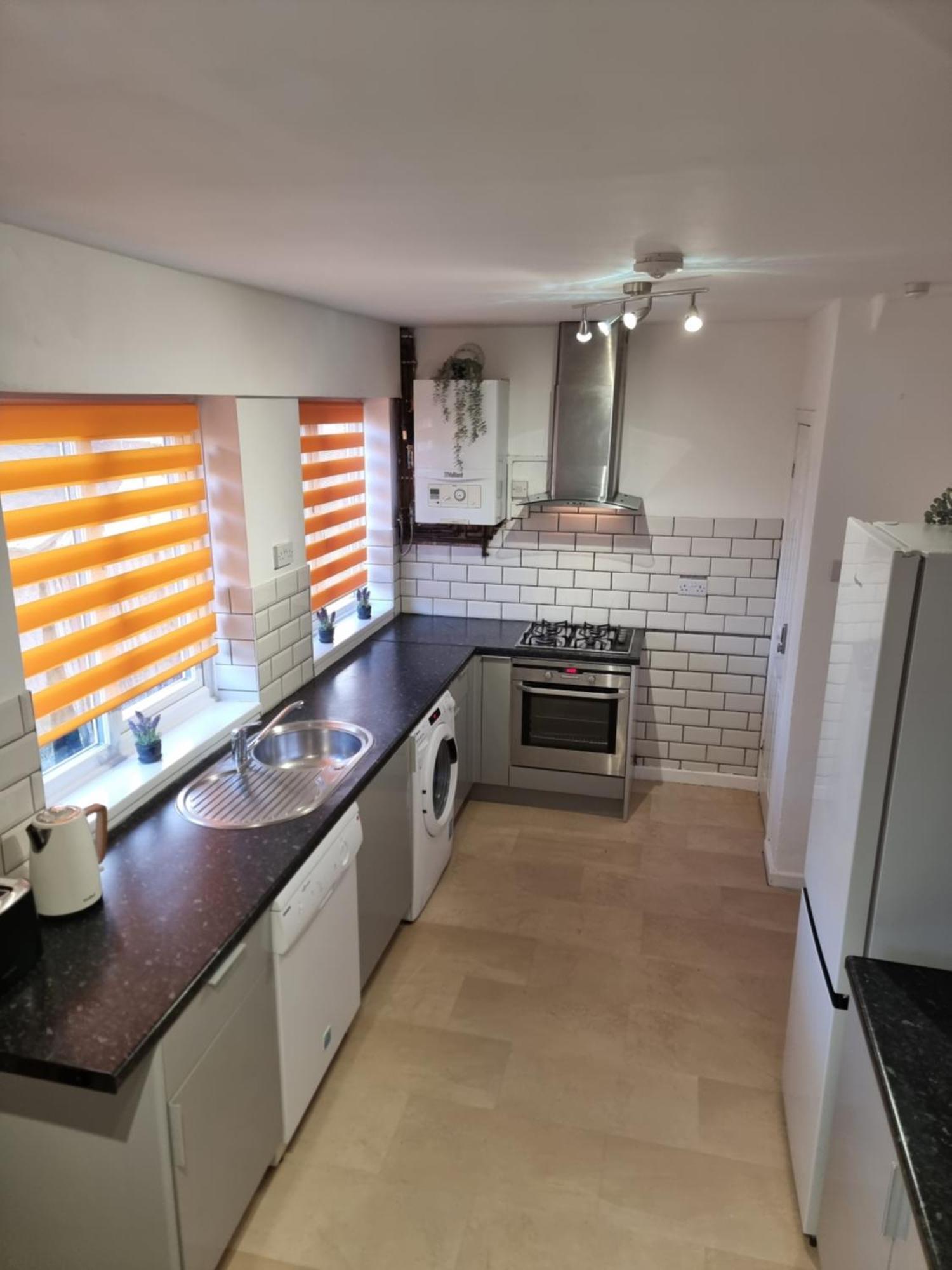 Casa de Férias Dulverton House - 3 Bed House /sleeps 6+ Driveway+close To M1 *